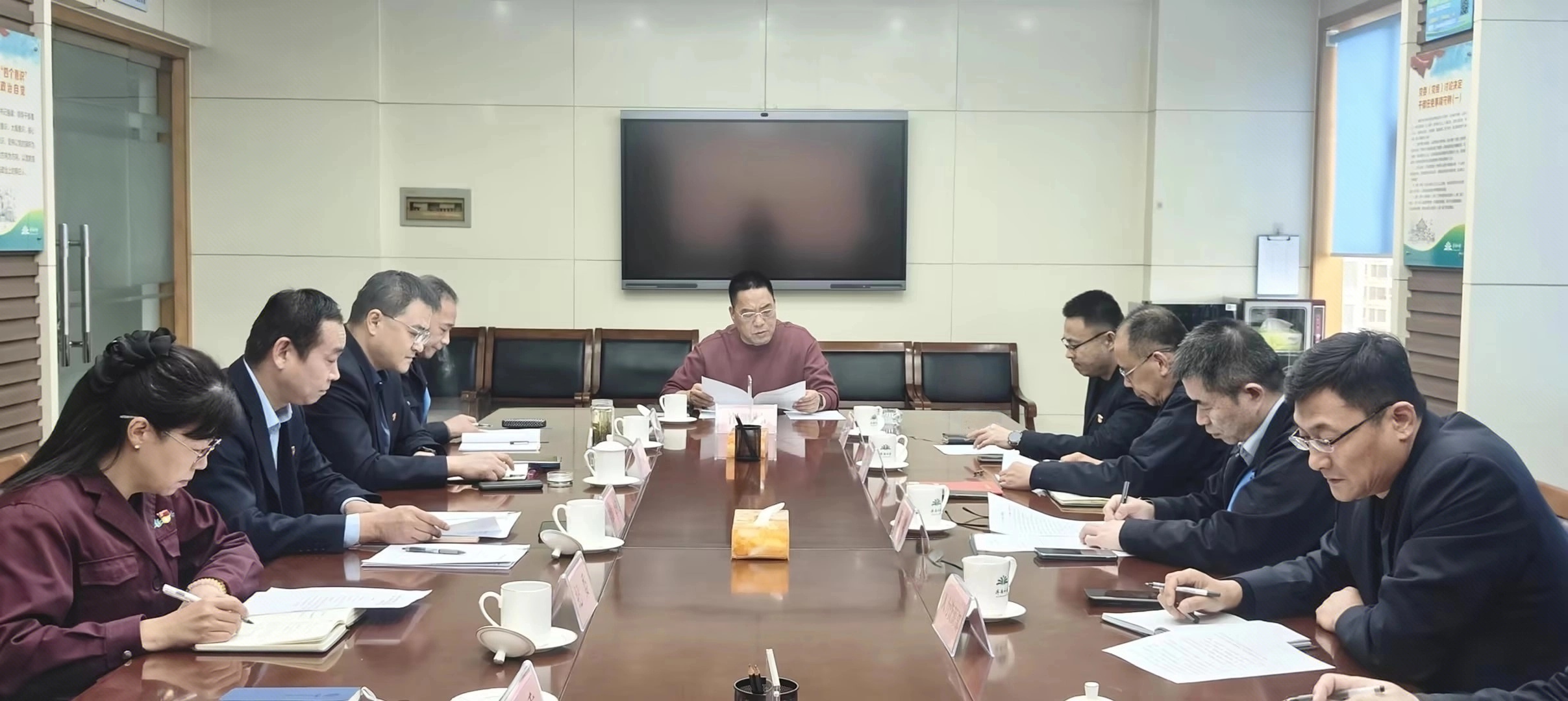 集團(tuán)黨委理論學(xué)習(xí)中心組開(kāi)展深入貫徹中央八項(xiàng)規(guī)定精神學(xué)習(xí)教育專題學(xué)習(xí)